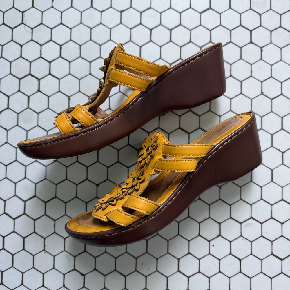 Born Yellow Wedge Sandals Floral Applique Leather Strappy Boho Comfort 39 / 8 - Picture 6 of 7
